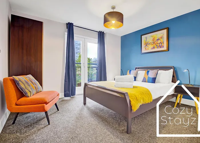 Spacious 2 Bedroom With Private Parking In City Centre