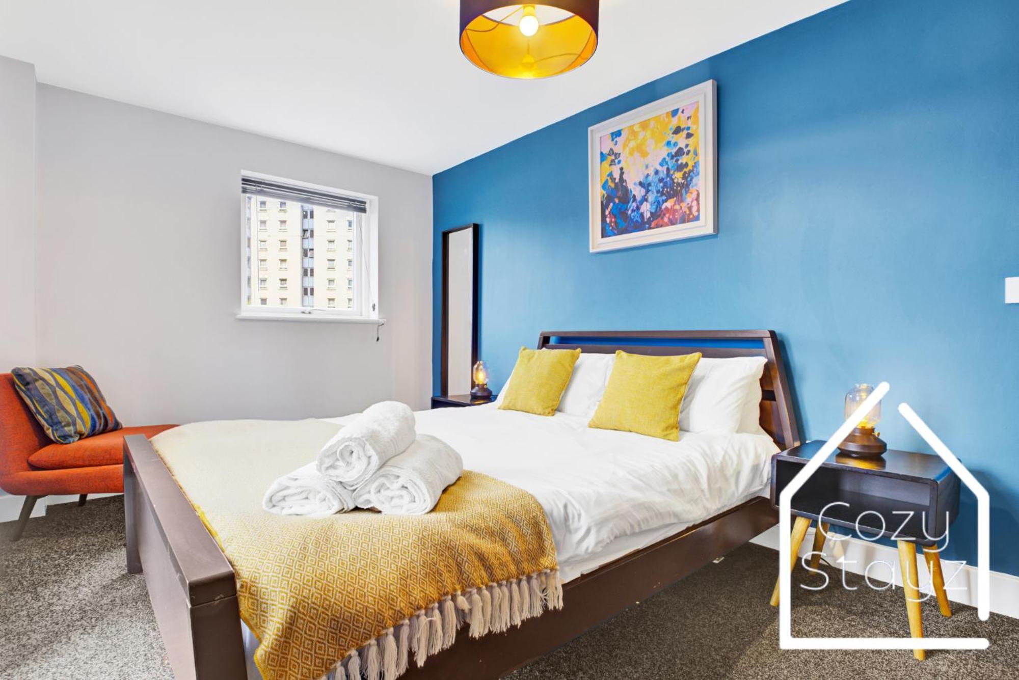 Spacious 2 Bedroom With Private Parking In Centre Apartment